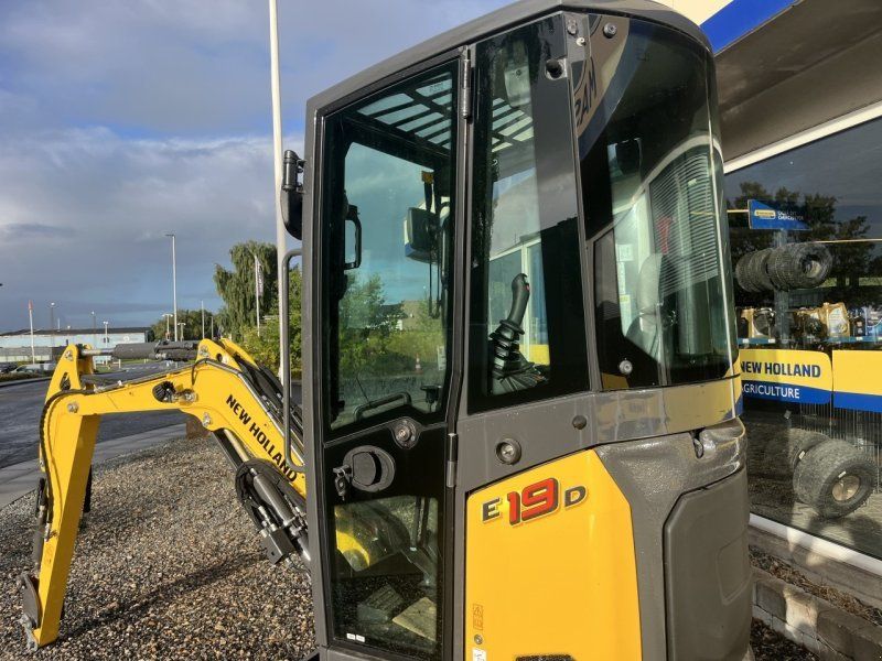 New Holland E19D CAB