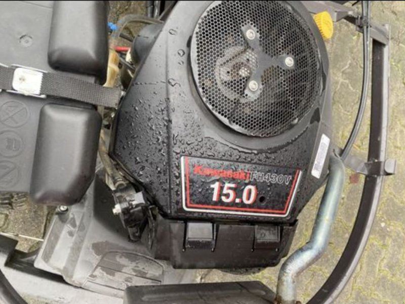 Husqvarna R15Ts AWD