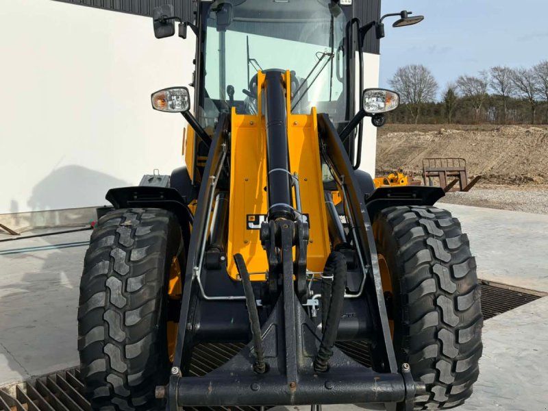 JCB 409 Agri