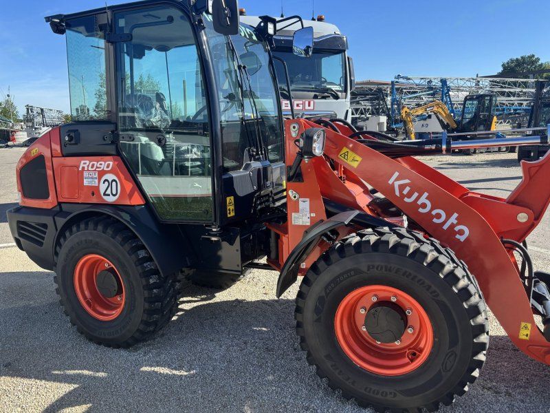 Kubota R090