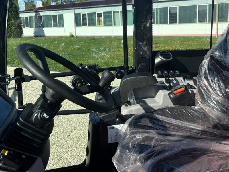 Kubota R090