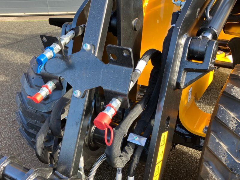 JCB 403 AGRI Smart Power