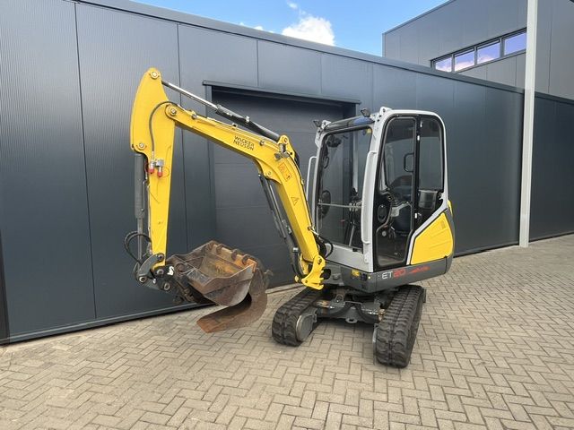 Minigraver Wacker Neuson ET20 VDS urenstand 560 uur.