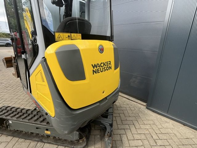 Minigraver Wacker Neuson ET20 VDS urenstand 560 uur.