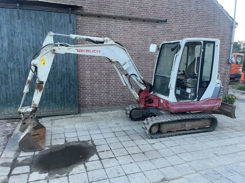Takeuchi TB 235