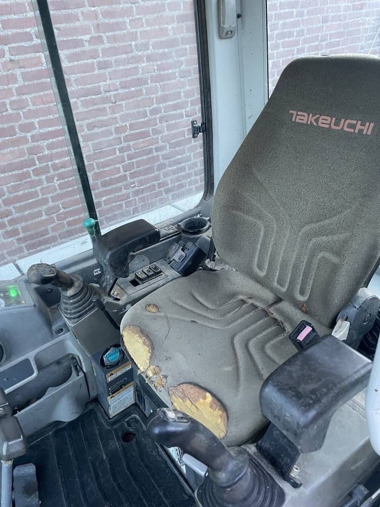 Takeuchi TB 235