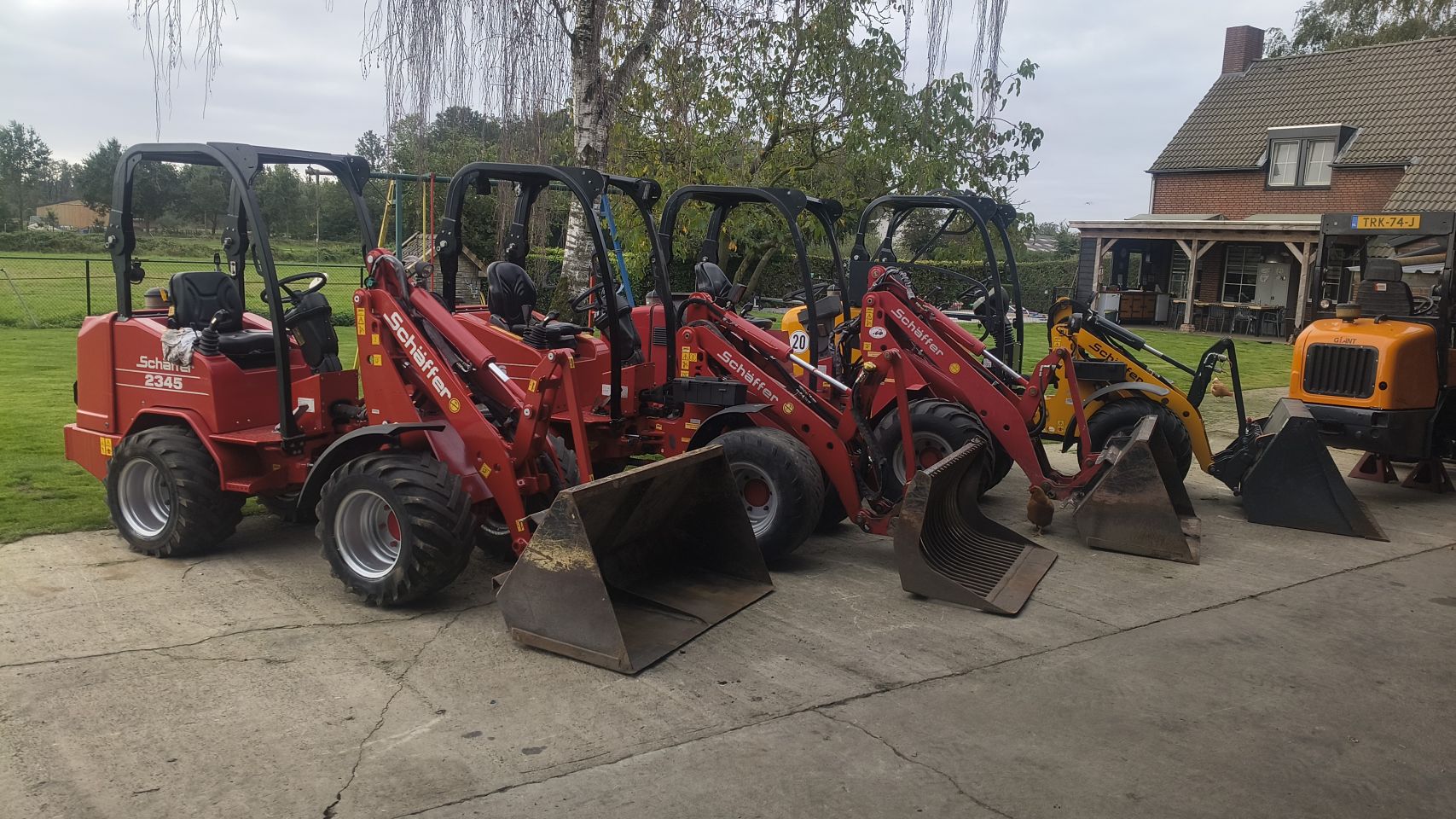 Schaffer weidemann giant shovel mini loader