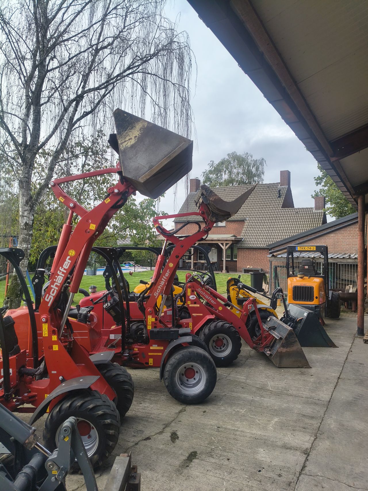 Schaffer weidemann giant shovel mini loader