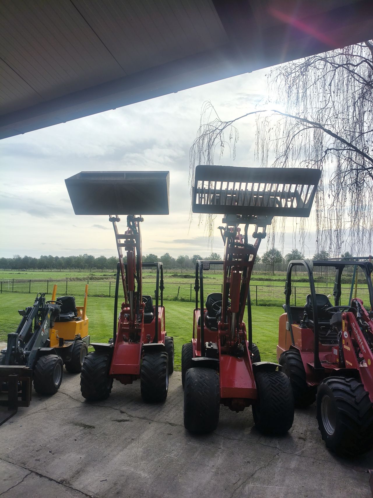 Schaffer weidemann giant shovel mini loader