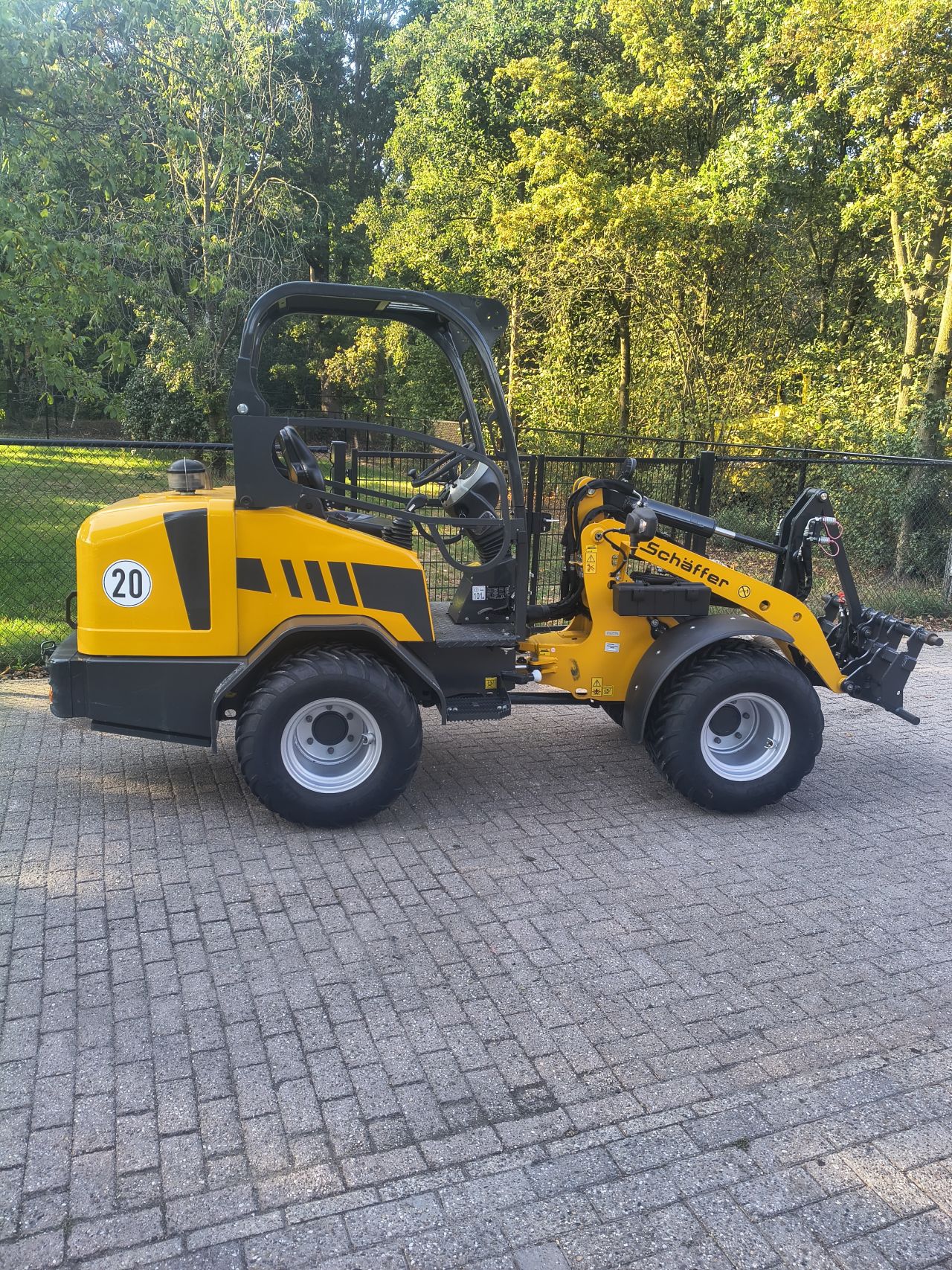 Schaffer weidemann giant shovel mini loader
