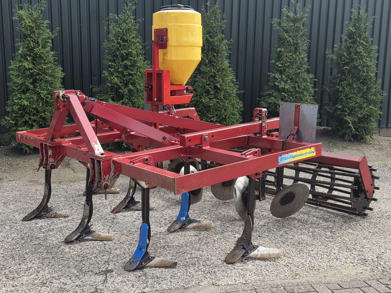 Vleugel cultivator