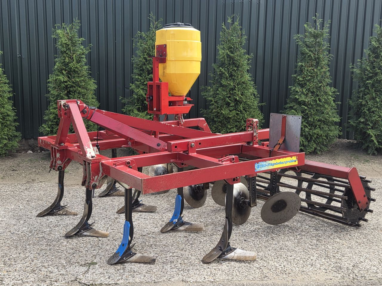 Vleugel cultivator