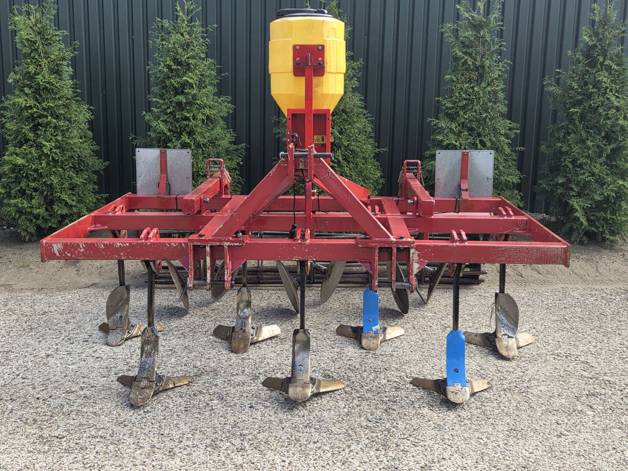 Vleugel cultivator