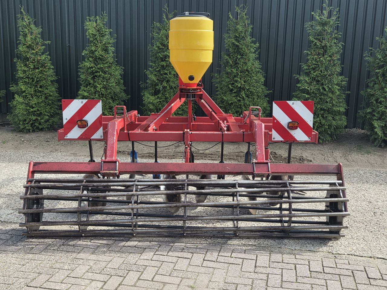 Vleugel cultivator