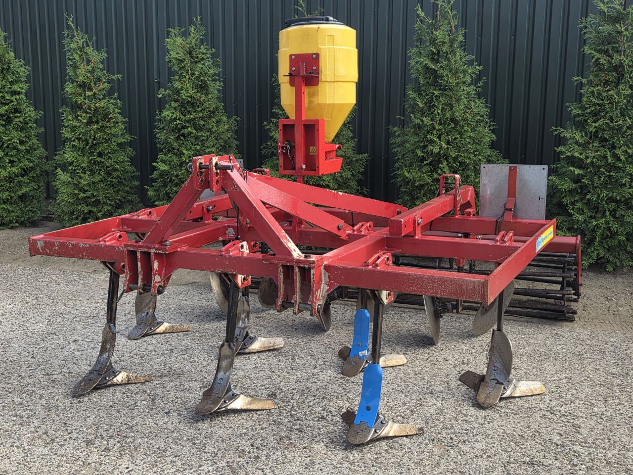 Vleugel cultivator