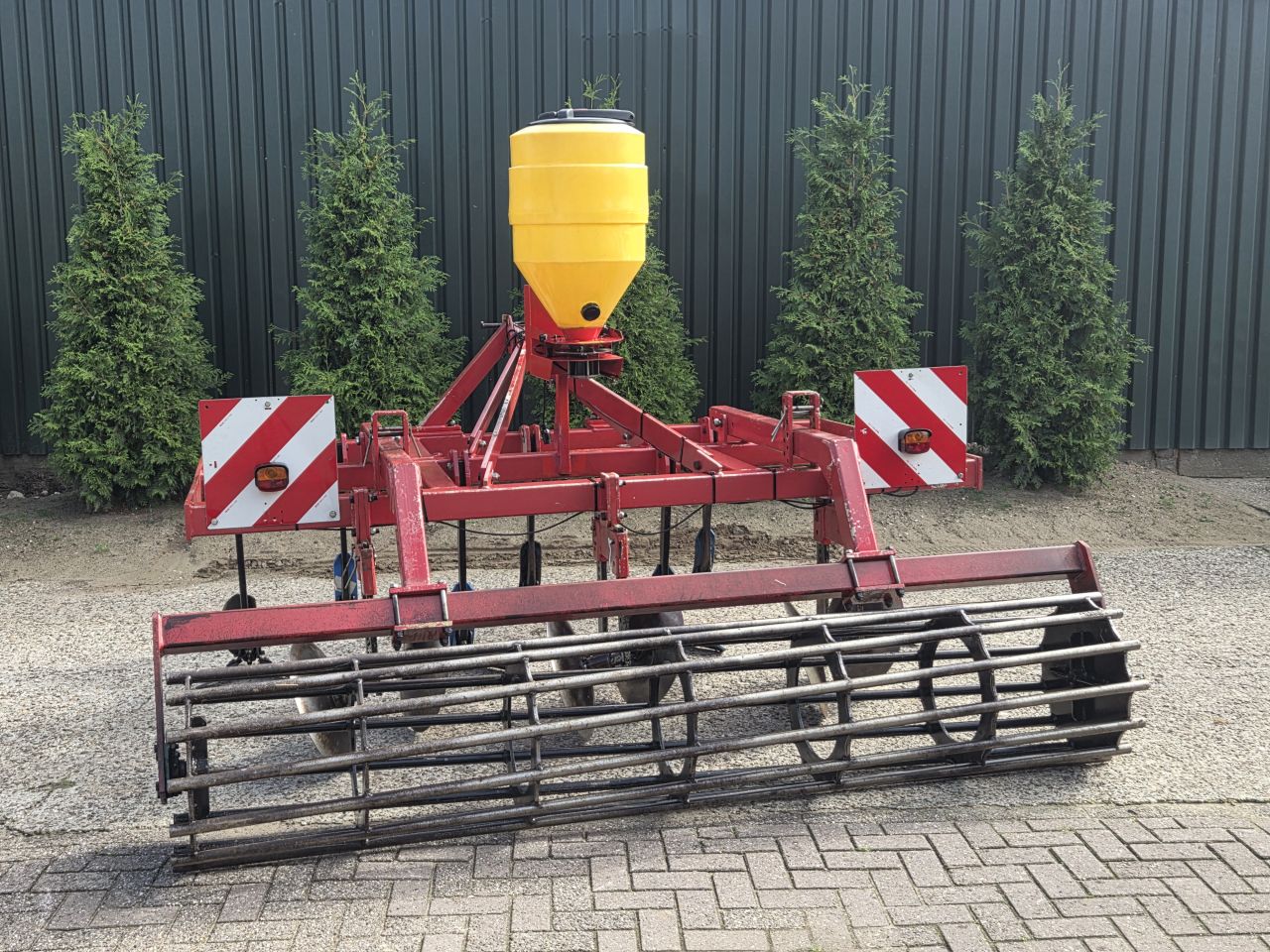 Vleugel cultivator