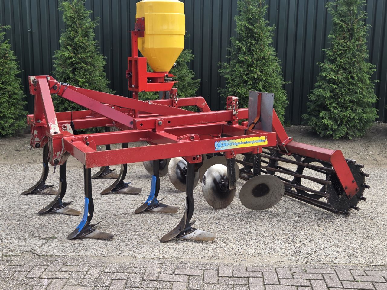 Vleugel cultivator