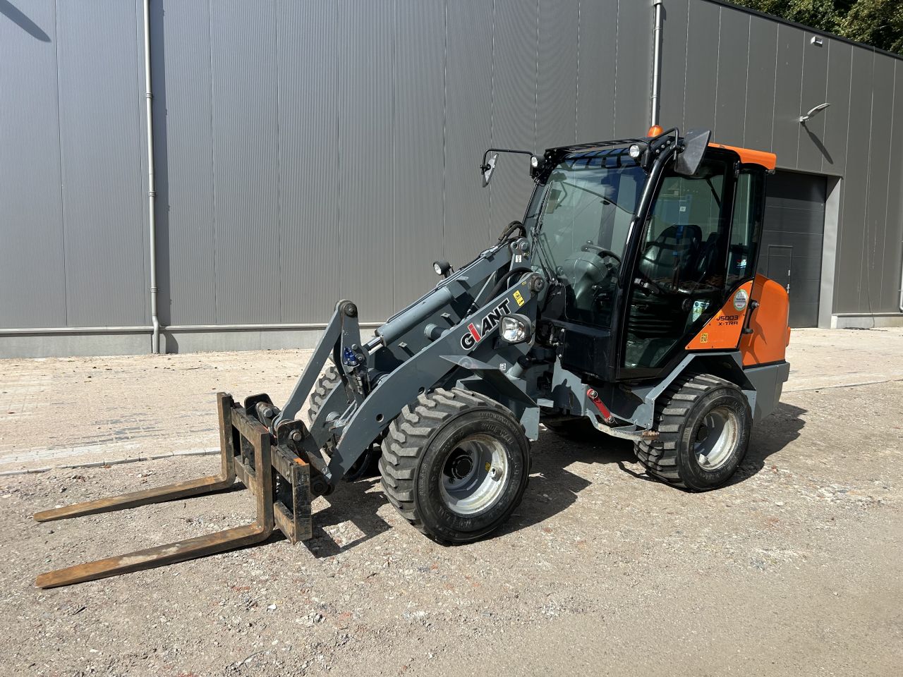 Giant V5003 HD Xtra bj 2016 kniklader shovel 4318 uur 3.4t