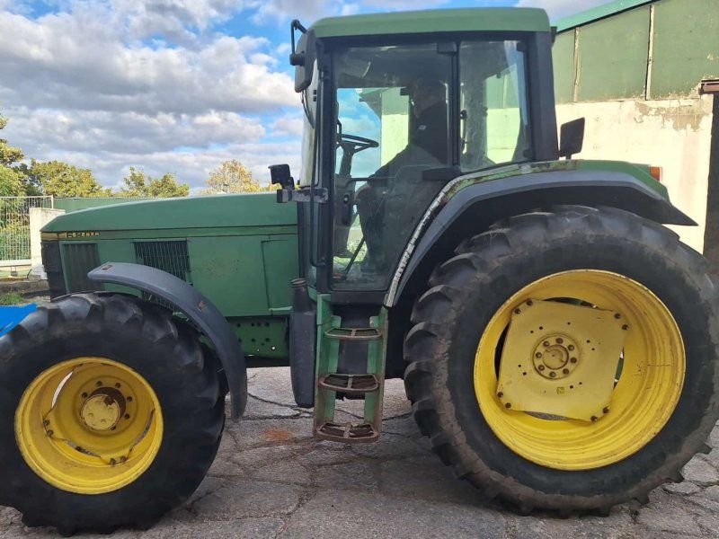 John Deere 6800