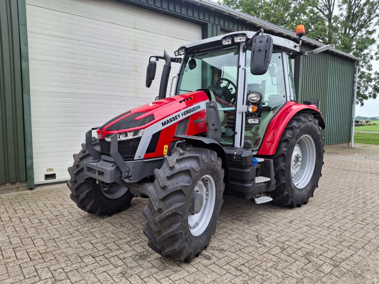 Massey Ferguson 5s.105 Dyna 6