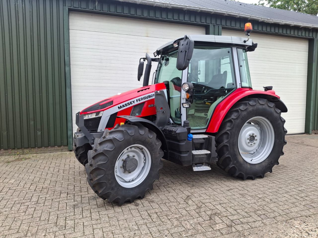 Massey Ferguson 5s.105 Dyna 6
