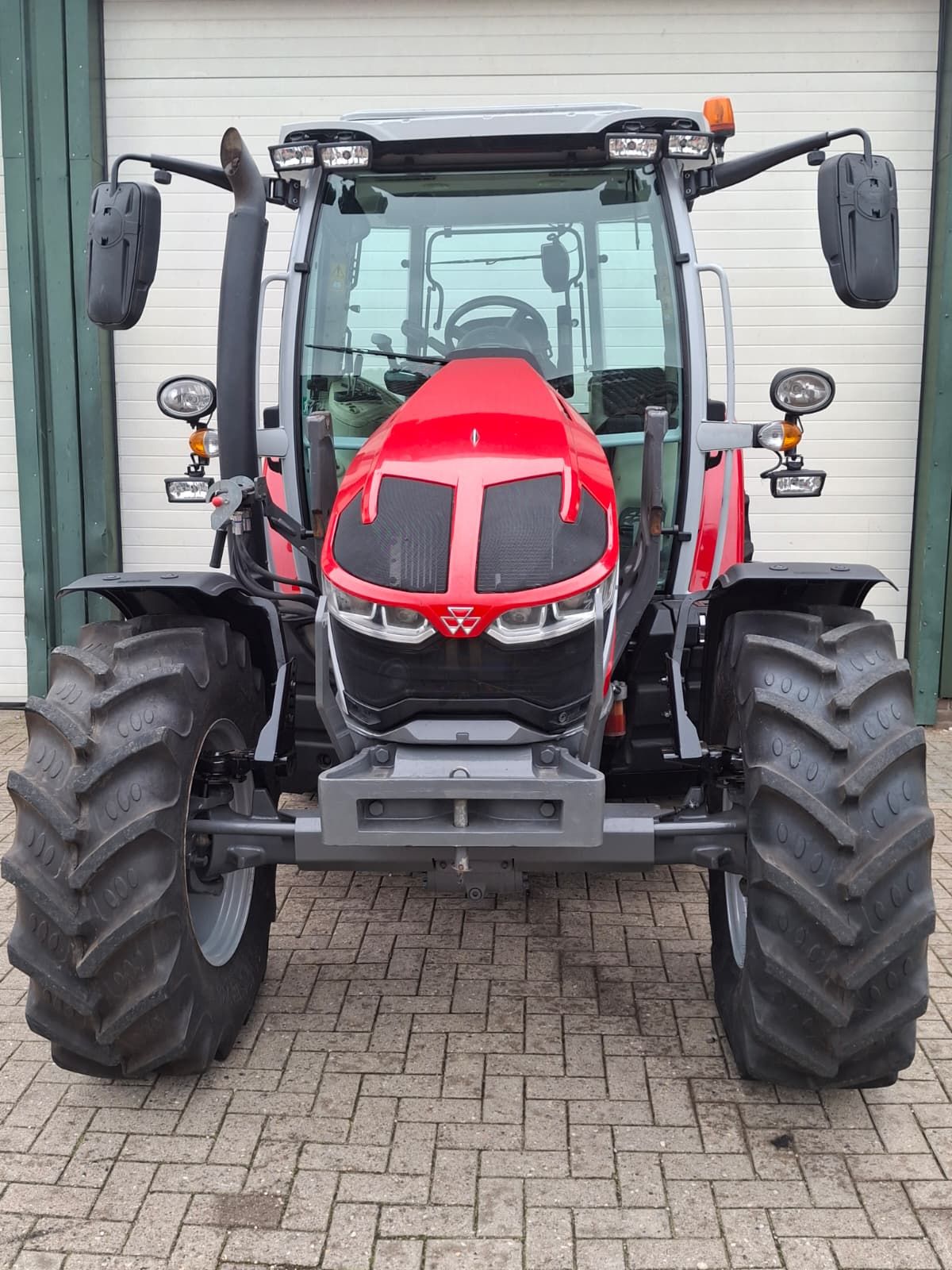 Massey Ferguson 5s.105 Dyna 6