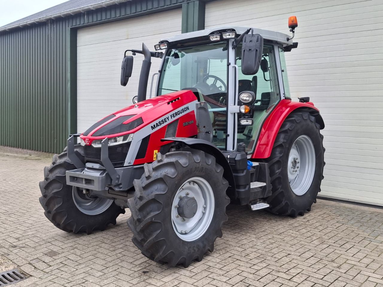 Massey Ferguson 5s.105 Dyna 6