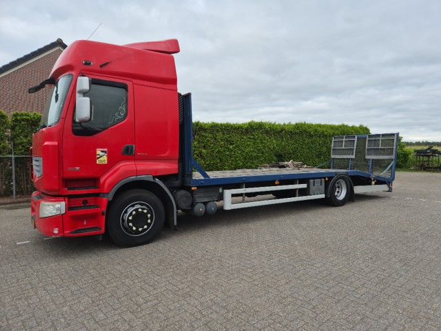 Renault Premium machine transporter.