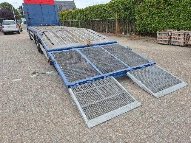 Renault Premium machine transporter.