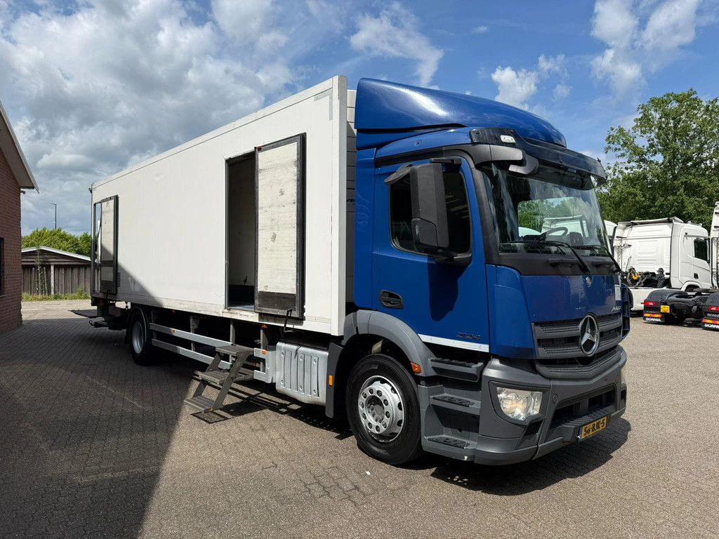 Mercedes-Benz Antos 2124 Carrier Vector 1950MT 2 Zijdeuren Dhollandia 2000KG NL Truck