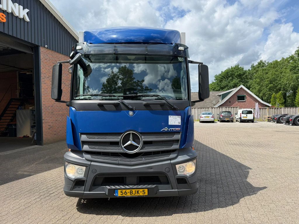 Mercedes-Benz Antos 2124 Carrier Vector 1950MT 2 Zijdeuren Dhollandia 2000KG NL Truck