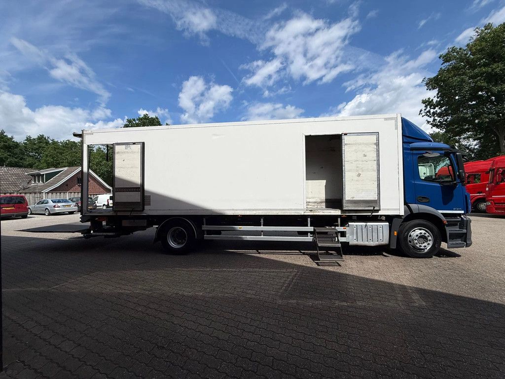 Mercedes-Benz Antos 2124 Carrier Vector 1950MT 2 Zijdeuren Dhollandia 2000KG NL Truck