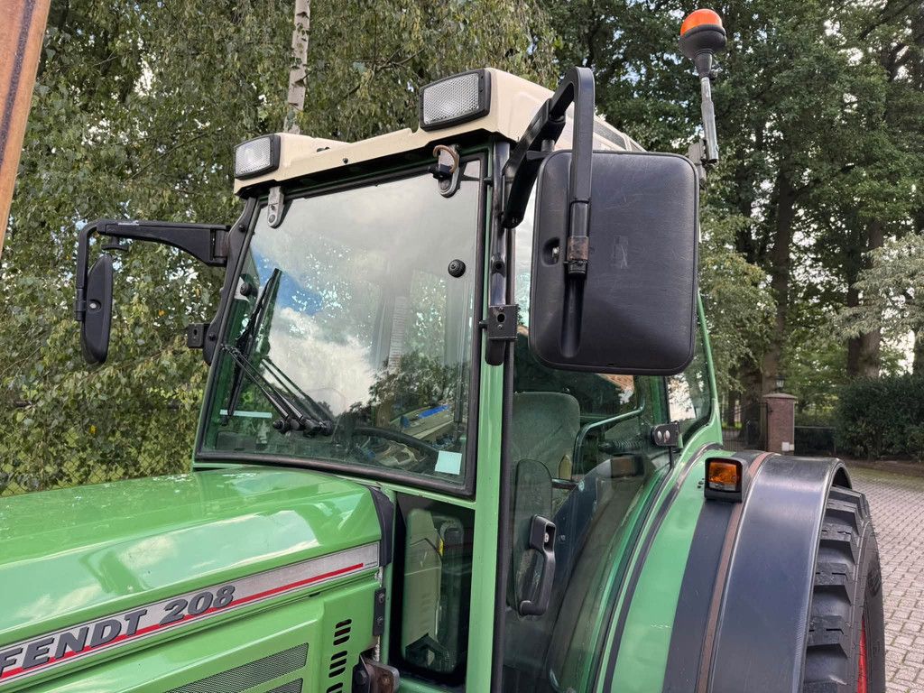 Fendt 208 S trekker gazonbanden