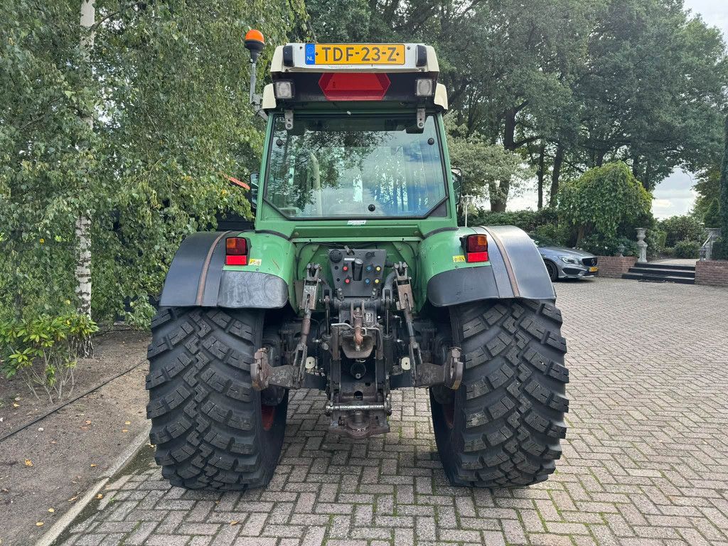 Fendt 208 S trekker gazonbanden