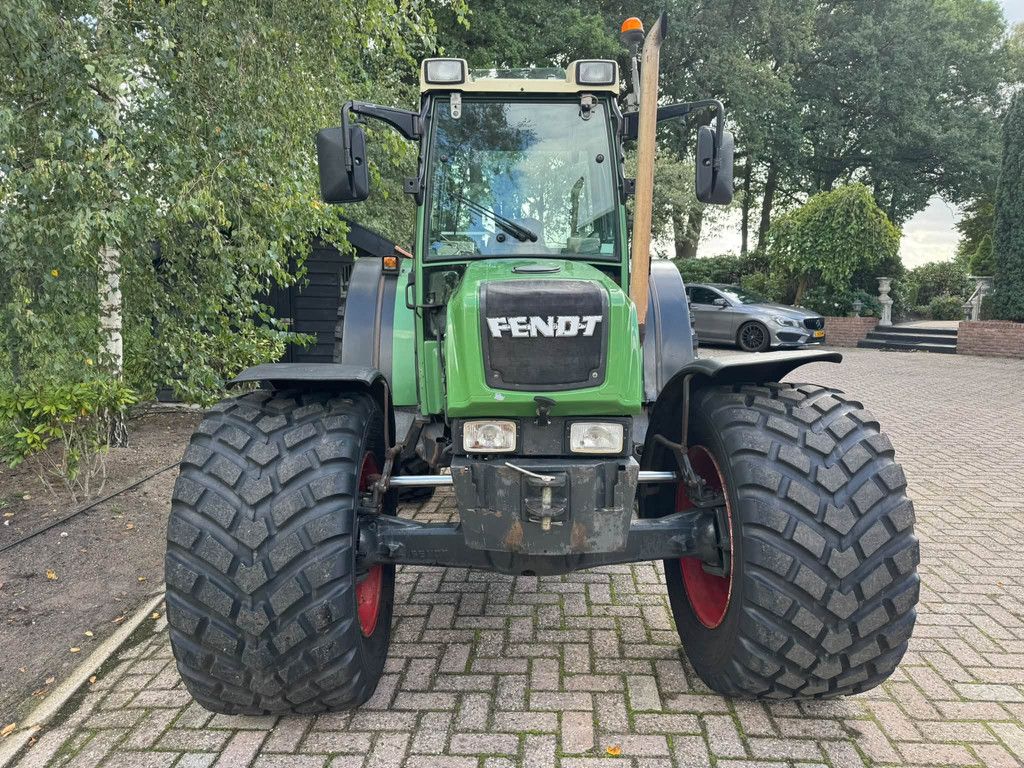 Fendt 208 S trekker gazonbanden