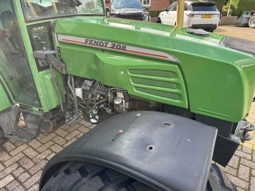 Fendt 208 S trekker gazonbanden