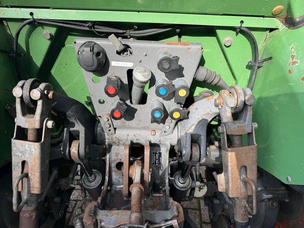 Fendt 208 S trekker gazonbanden
