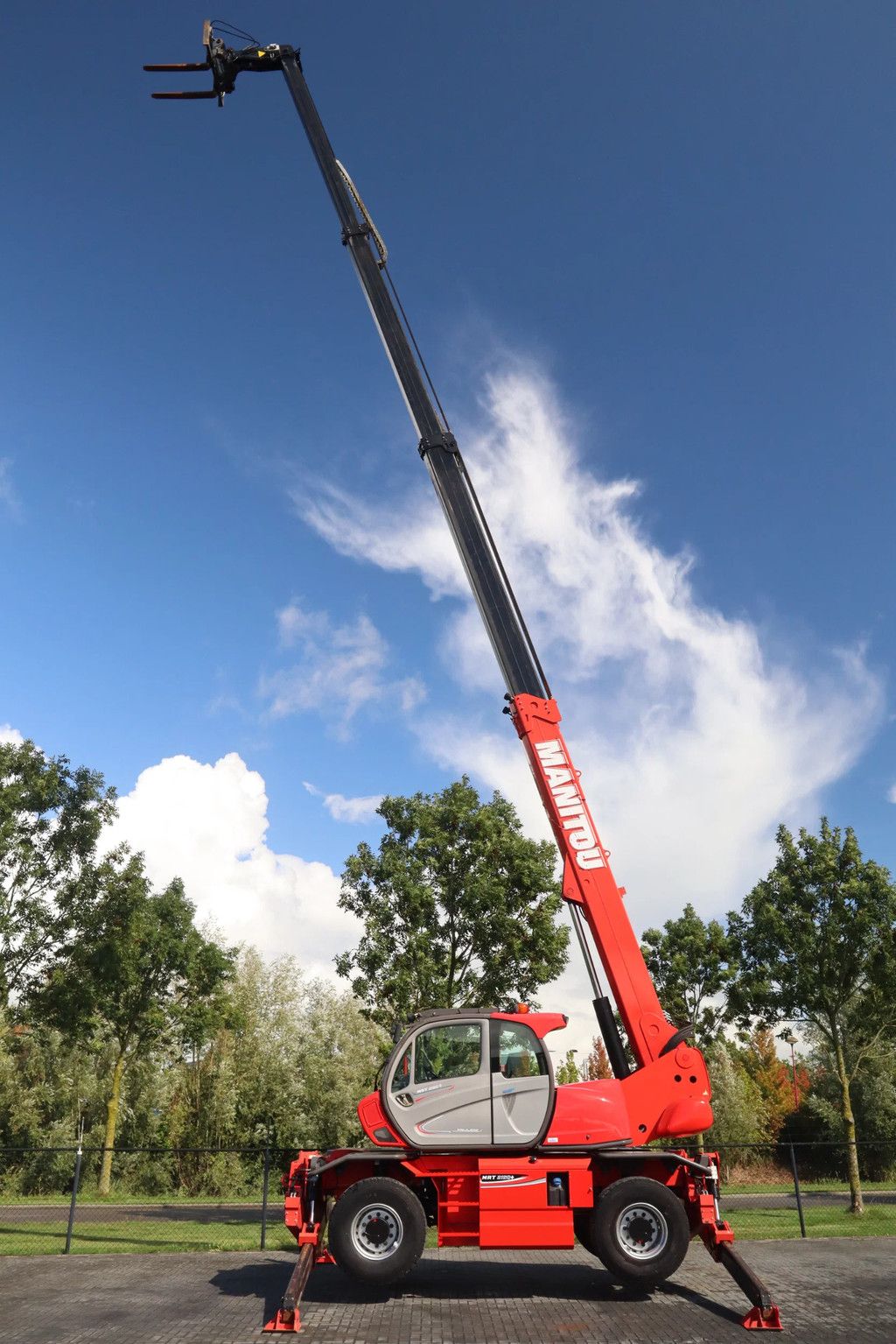 Manitou MRT 2150 ST4 S2 | 21 METER | HYDR. FORKS | LOW HOURS