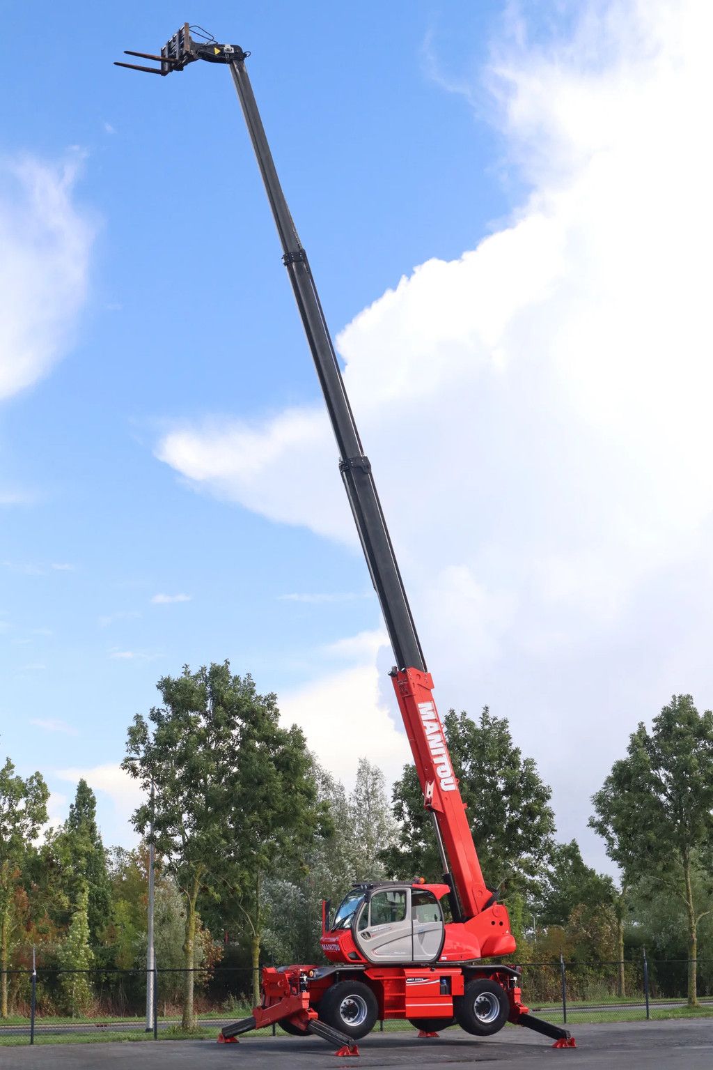 Manitou MRT 2150 ST4 S2 | 21 METER | HYDR. FORKS | LOW HOURS