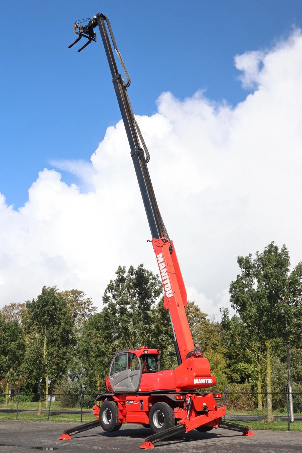 Manitou MRT 2150 ST4 S2 | 21 METER | HYDR. FORKS | LOW HOURS