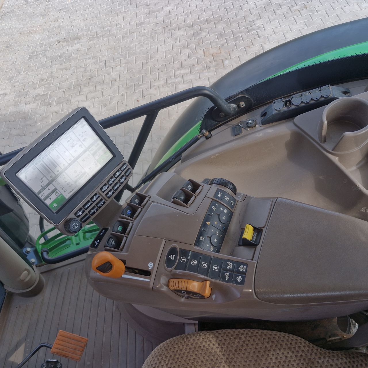 John deere 6130R