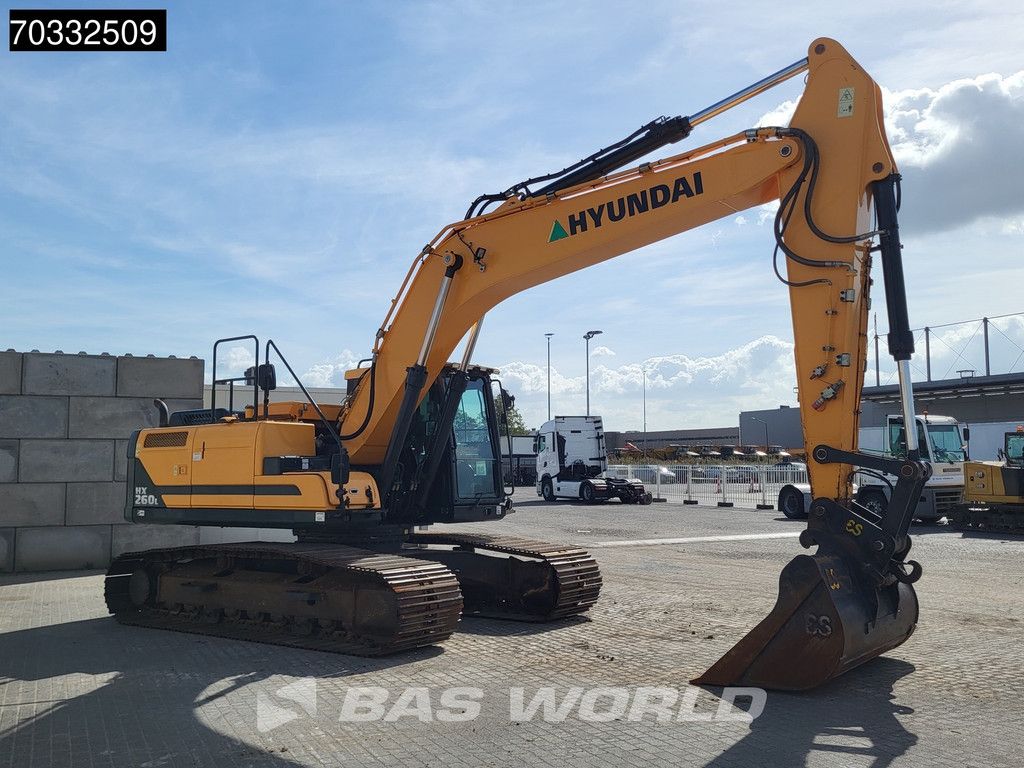 Hyundai HX260 L