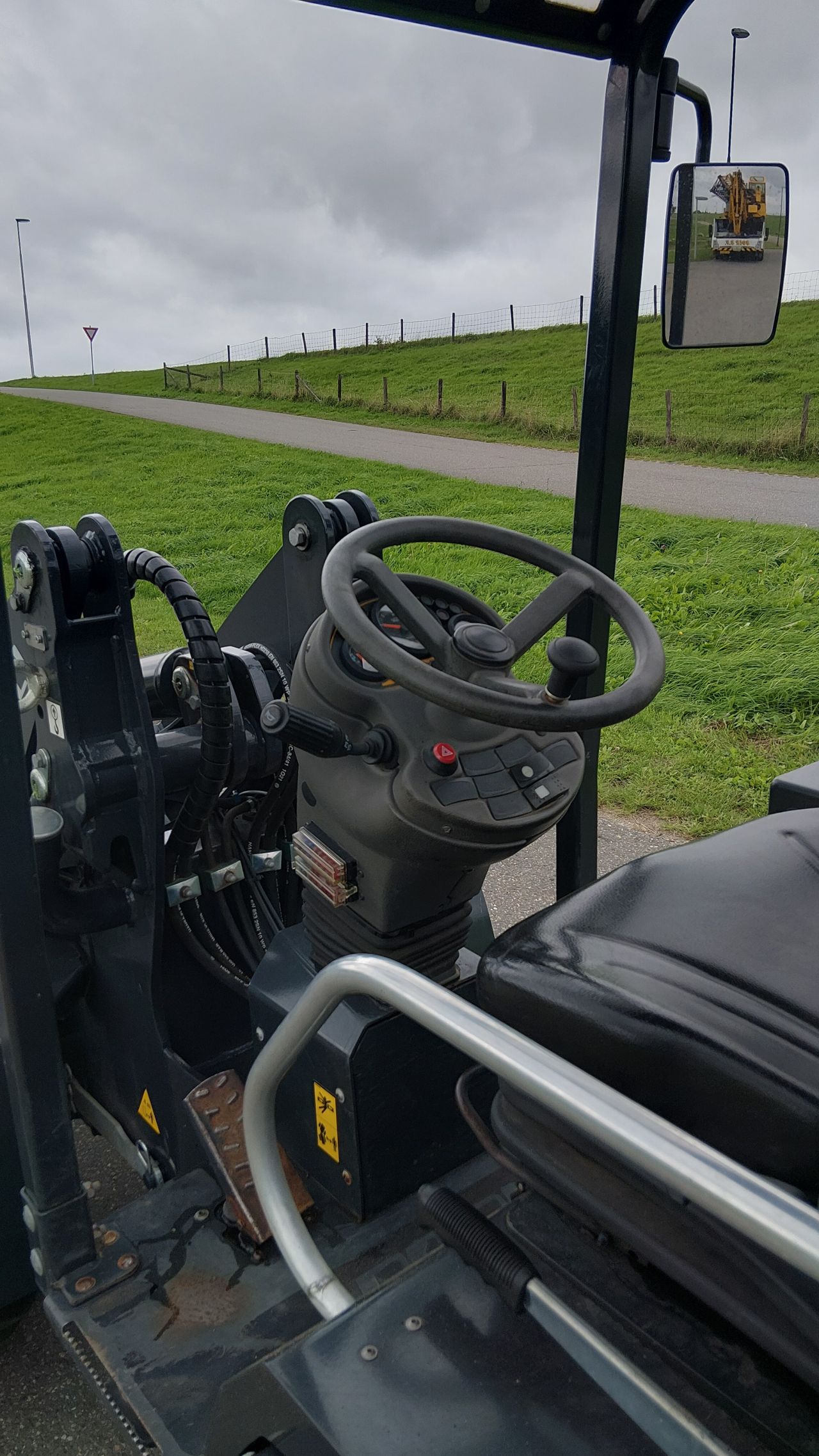 Pitbull X24-45 shovel (bj2021) 735 draaiuren!! Bak+vorken als ni