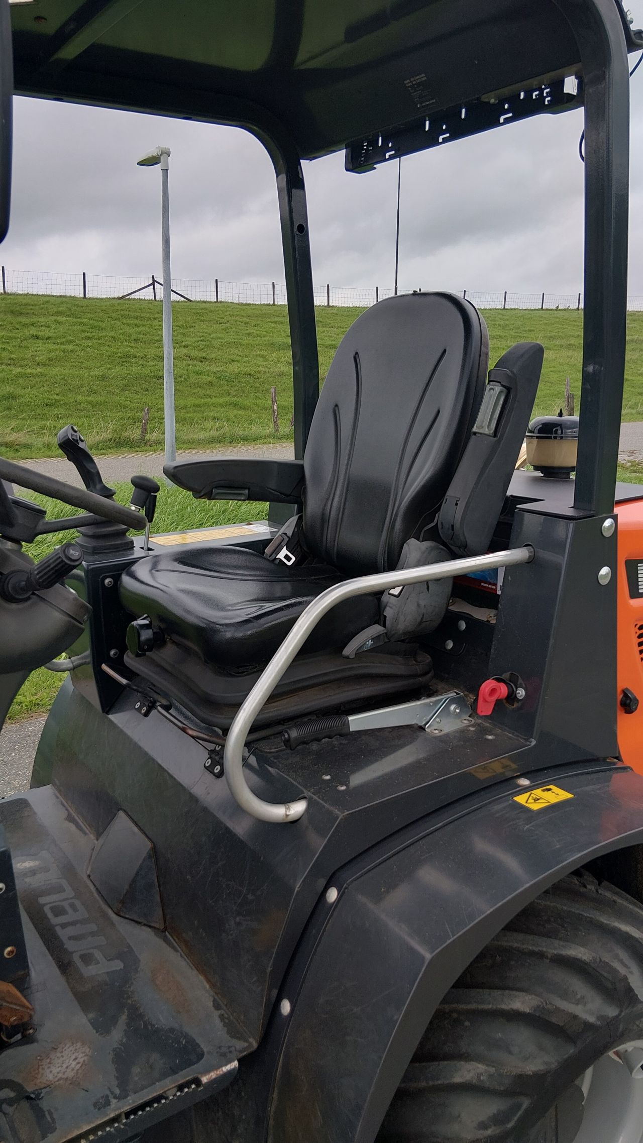 Pitbull X24-45 shovel (bj2021) 735 draaiuren!! Bak+vorken als ni
