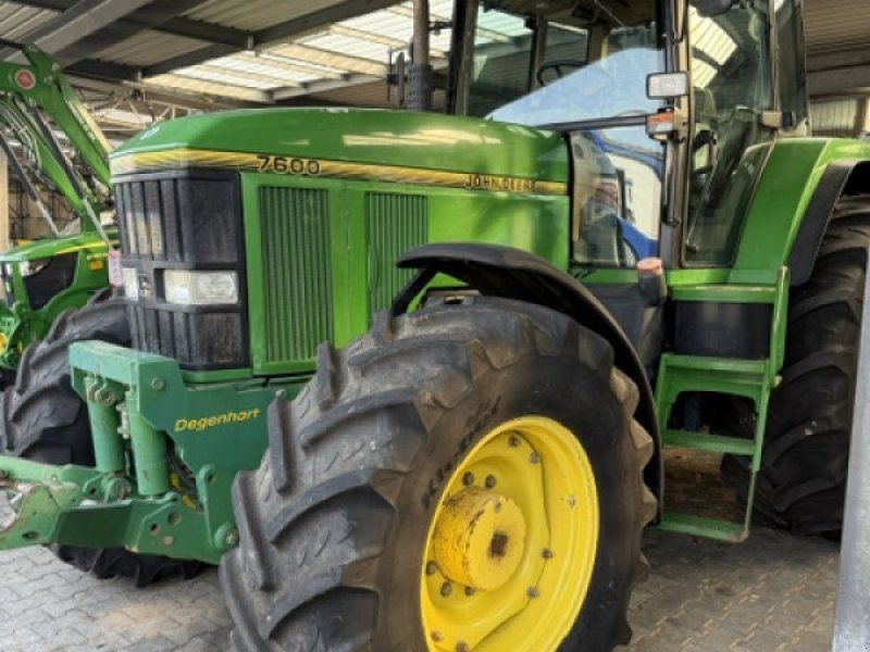 John Deere 7600