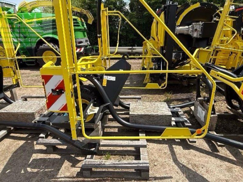 John Deere 400F