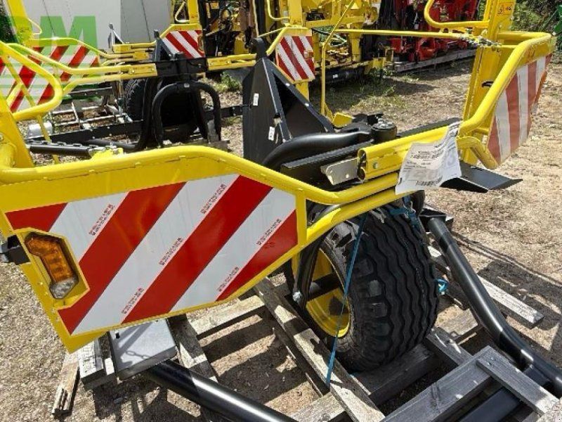 John Deere 400F