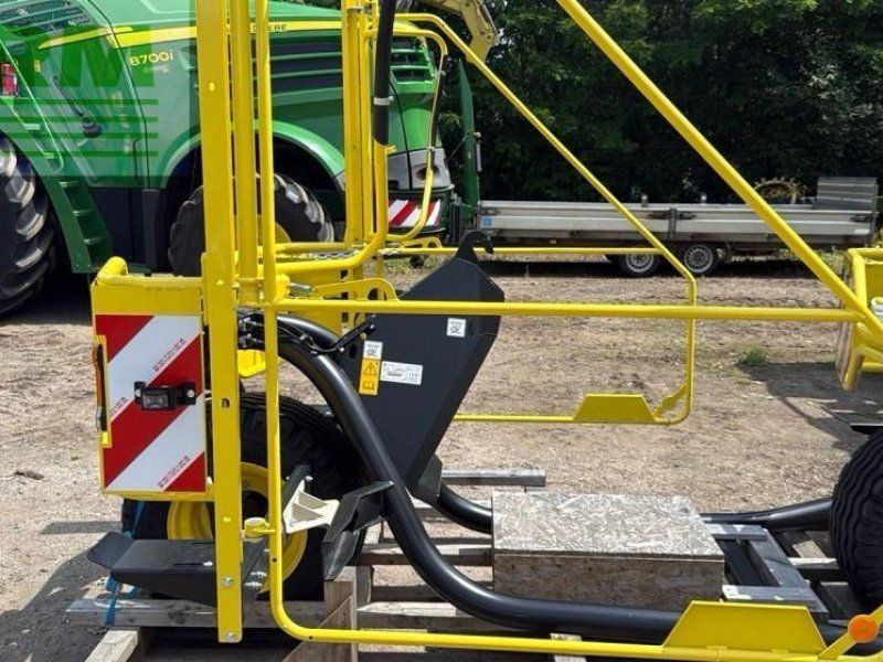 John Deere 400F