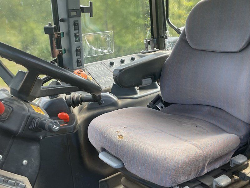 New Holland TM190