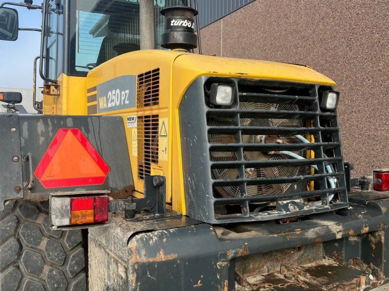 Komatsu WA250PZ-5